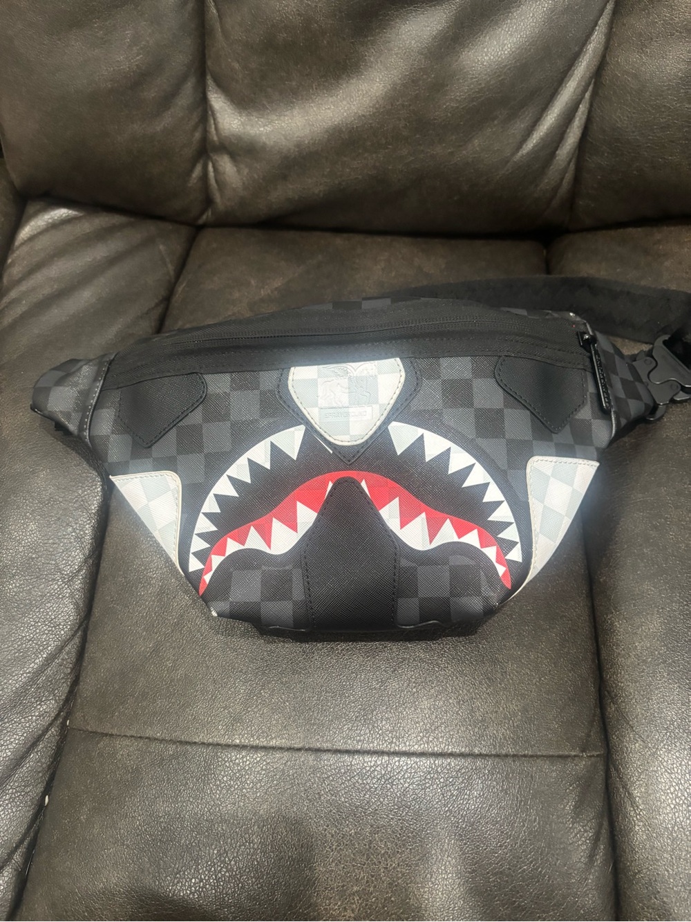 Spray ground Men's Black Checker Shark-Print Waist Bag